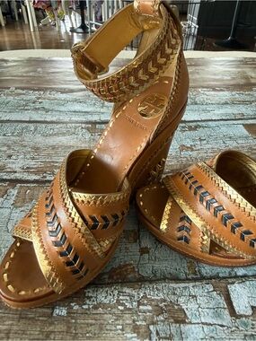 Tory Burch Gorgeous Brown Leather Wedge Sandals with Gold Accents Size 6